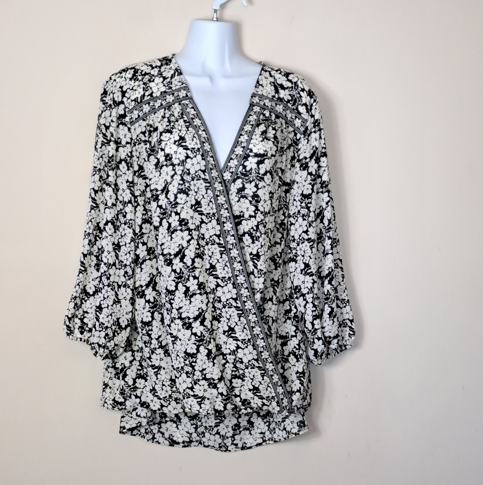 Max Studio Black & White Floral Blouse Sz 2X